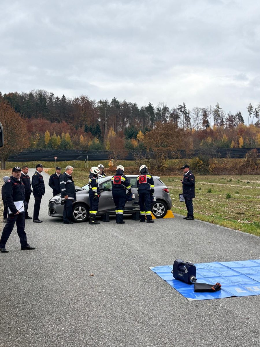 2ef31a03-9c8d-493f-a6bf-fb18131c9e7f